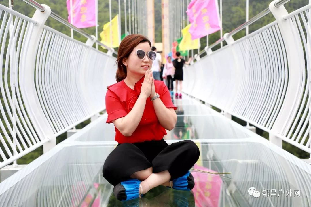 庐山西海将军峡9D玻璃天桥及漂流踩线之旅