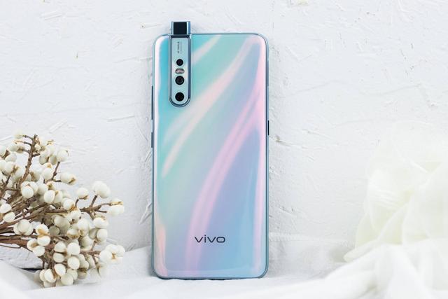 vivos1pro仲夏梦这款被小仙女钟爱的手机本身便仙气十足