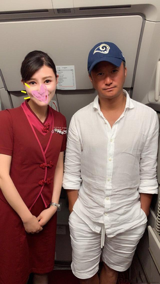 原创吴京肤色引关注似乎有新动作空姐与吴京合照预祝票房大卖