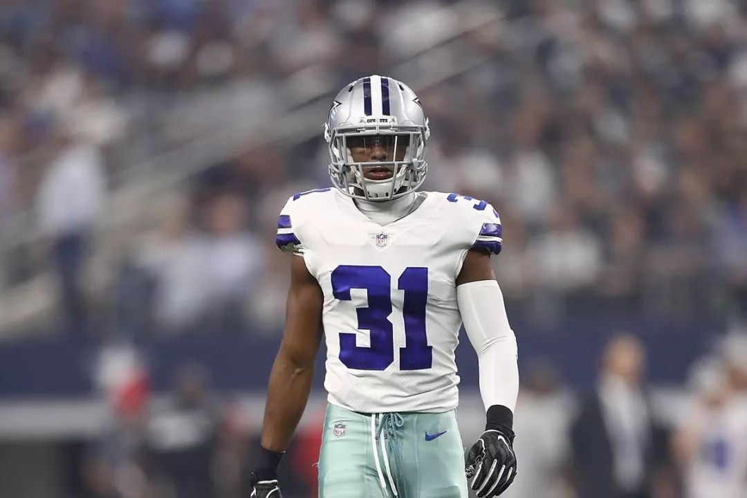 立定跳远世界纪录3米73是啥样…