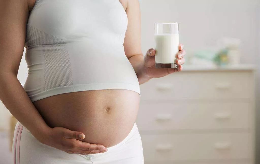 怀孕期间，孕妇尽量少喝3种奶，虽然看起来有营养，实际伤胎_怀孕期间有奶吗