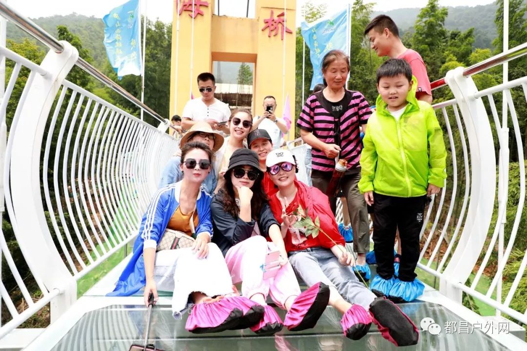 庐山西海将军峡9D玻璃天桥及漂流踩线之旅