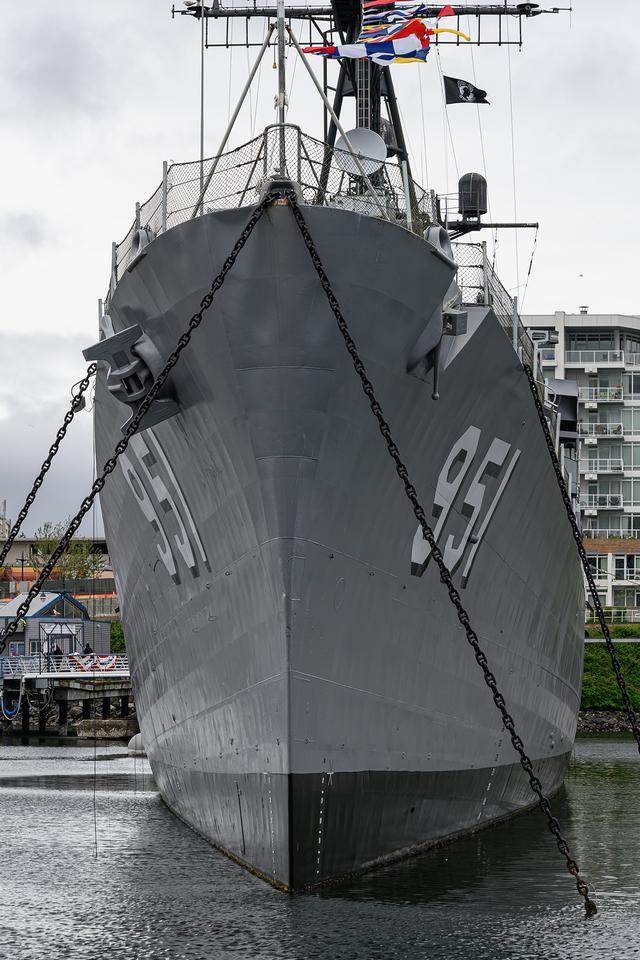特纳·乔伊号(dd-951)驱逐舰是美国海军18艘谢尔曼级驱逐舰之一,以