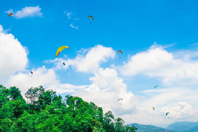 重庆旅游攻略:重庆一定不能错过的滑翔伞