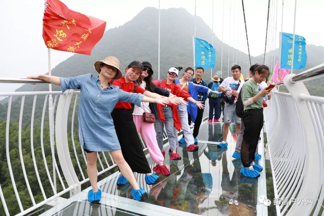 庐山西海将军峡9D玻璃天桥及漂流踩线之旅