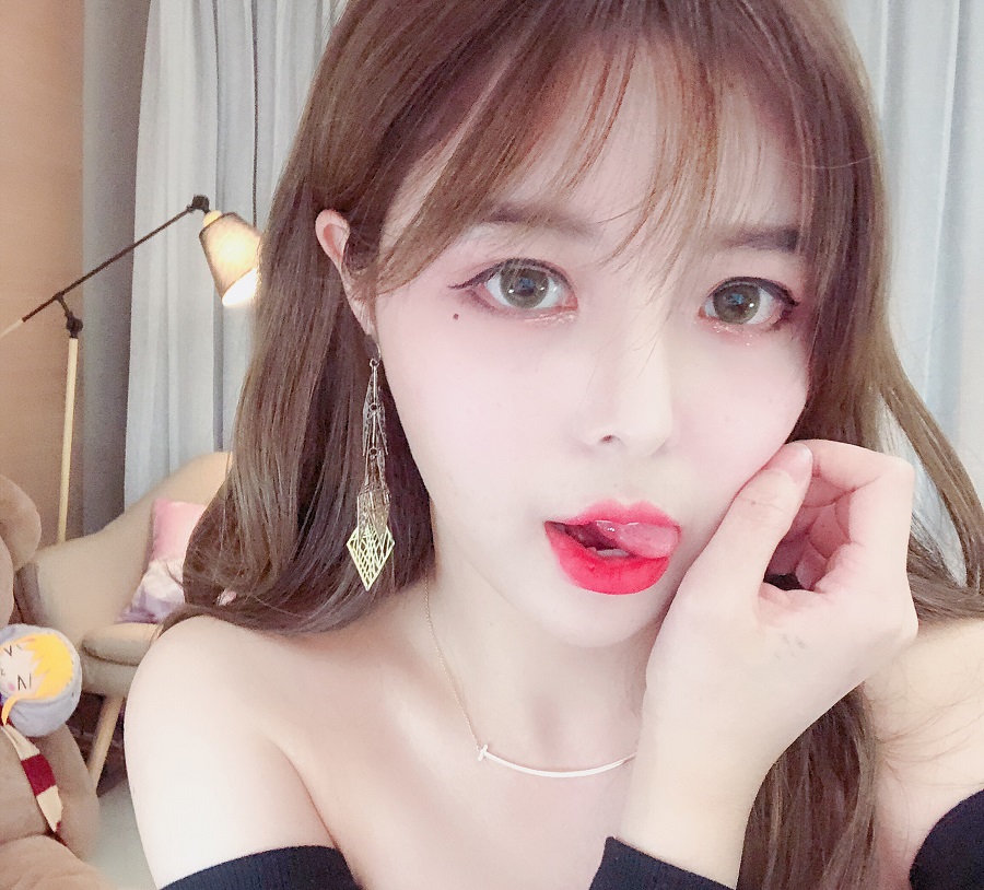 Doinb女粉承诺FPX获胜直播跳舞,娃娃米勒为看