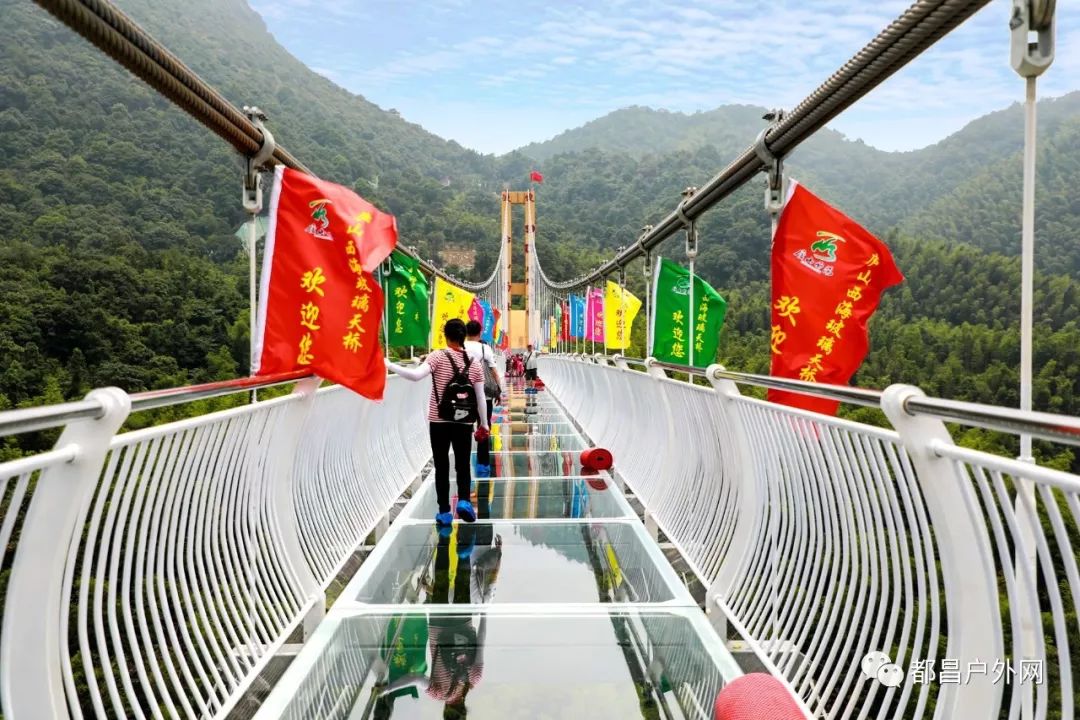 庐山西海将军峡9D玻璃天桥及漂流踩线之旅