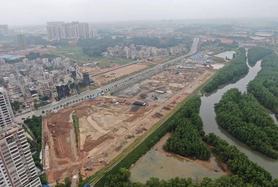 财富盛世项目鸟瞰图财富盛世项目位于电白区水东镇海滨大道(电白一中