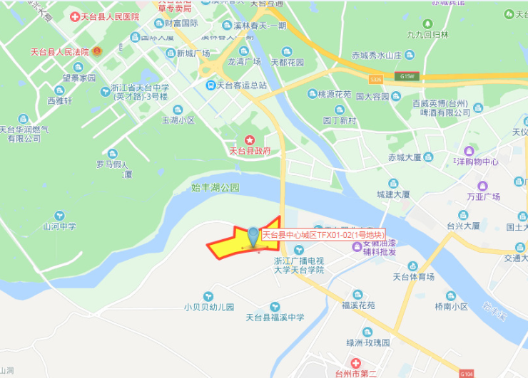 据了解,地块位于天台县福溪街道滨溪南路,隔着始丰溪对望天台县政府