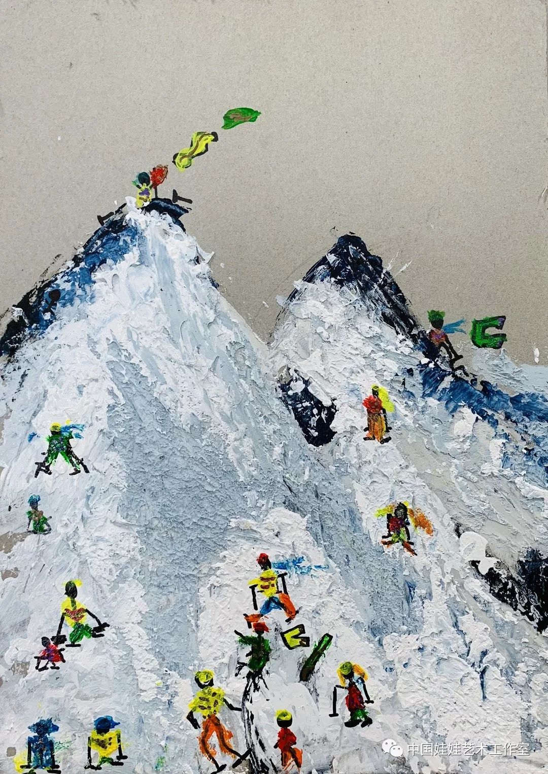 四年级的小朋友们学习利用塑形膏来创作了一幅幅童趣可爱的高山滑雪