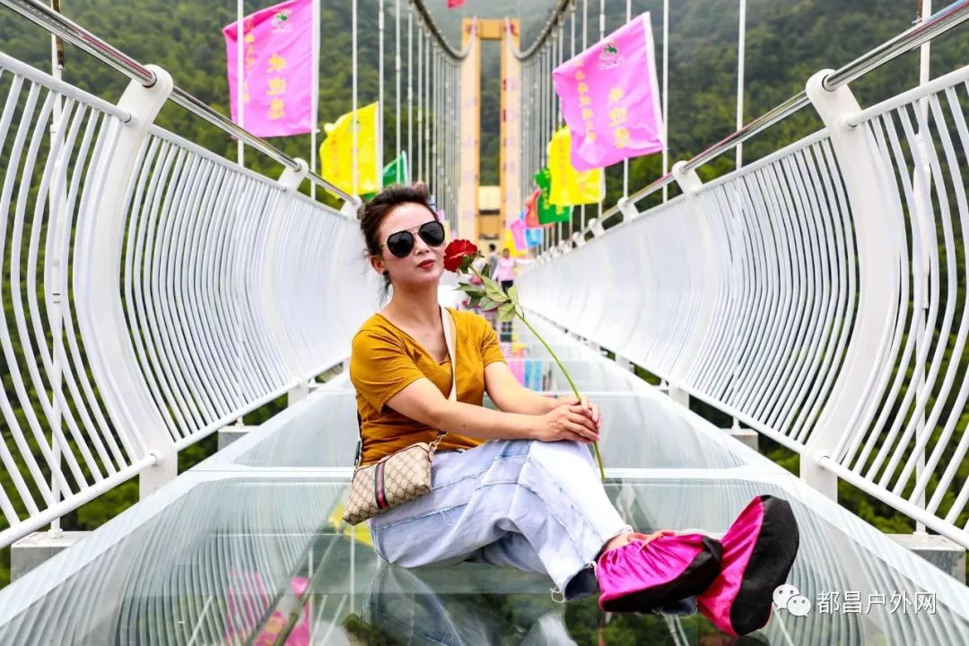 庐山西海将军峡9D玻璃天桥及漂流踩线之旅