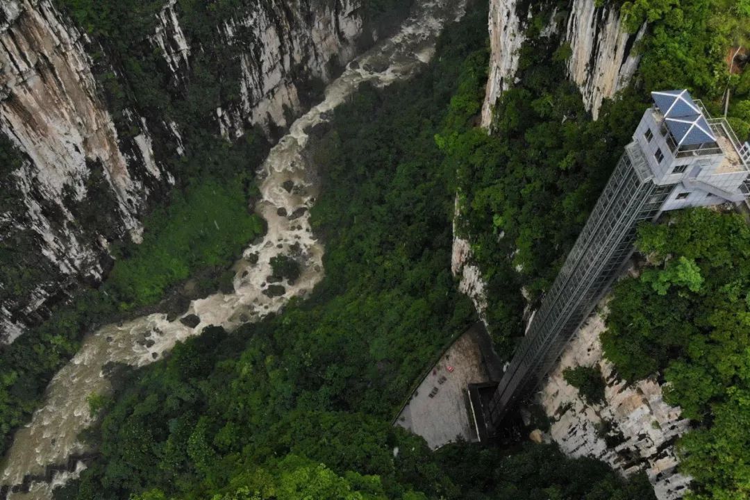 贵州毕节,108米深的织金大峡谷;str/getty