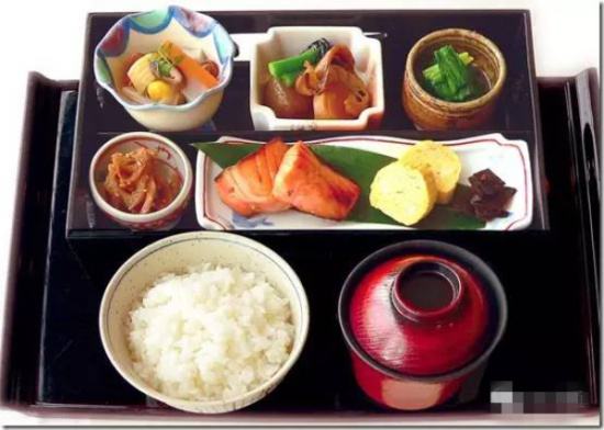 从饮食文化看日本 看了日本的饮食文化后，怪不得都能长寿，全都是一口一口吃出来的