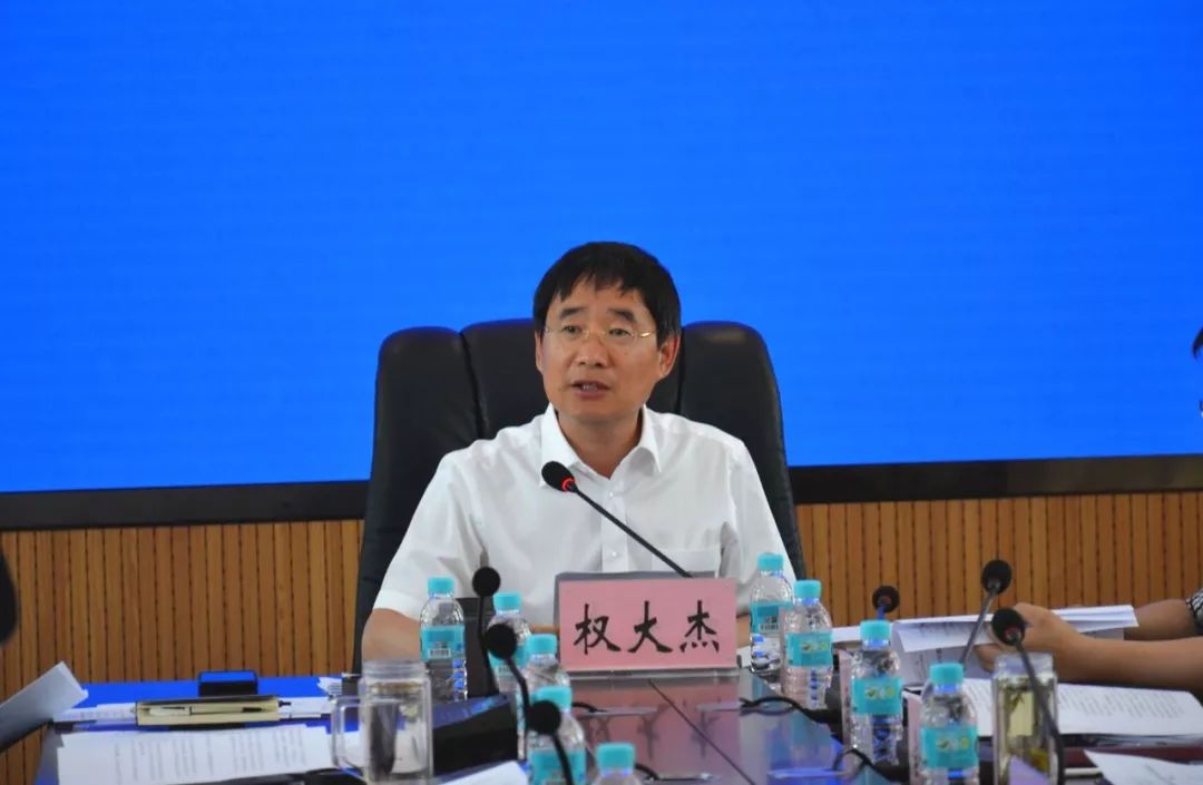 最后,龙井市委副书记,市长权大杰就下一步脱贫攻坚工作进行了再安排