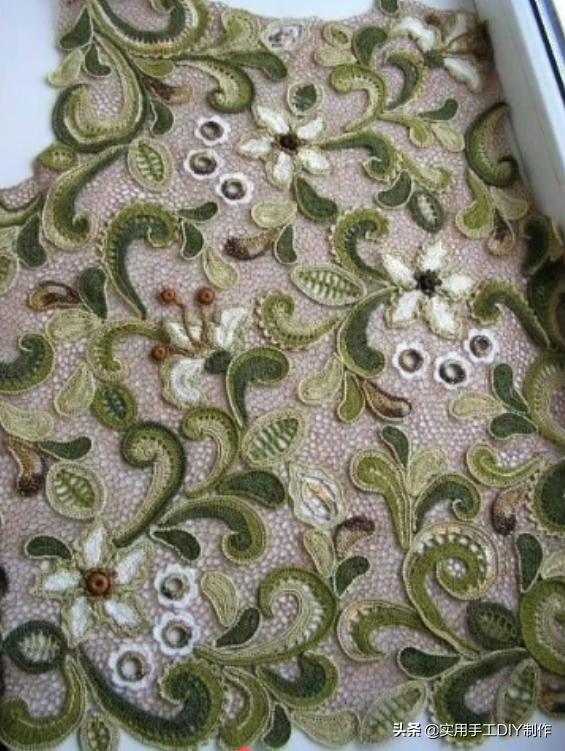 「针织作品」爱尔兰钩针花边上衣和修身连衣裙