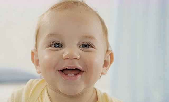                     宝宝长牙时的症状，和出牙顺序是这样的，看看你家娃掉队了吗？