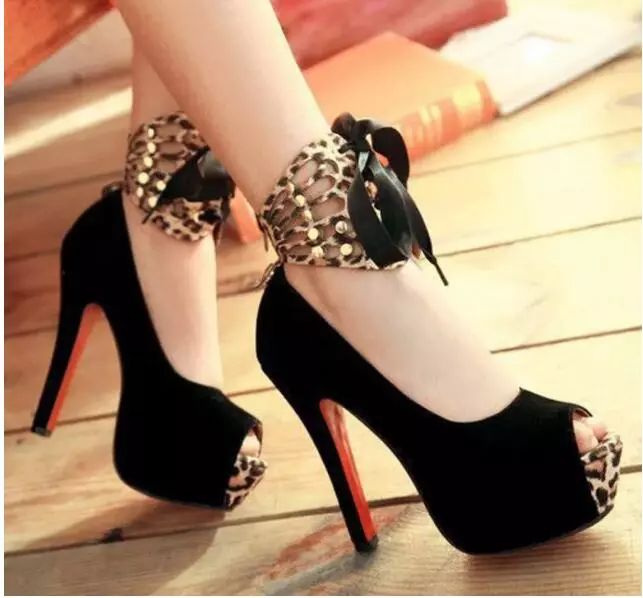 高跟鞋怎么选合适尺码 0fb693b4afb34865a0b32589ca920eb3.jpeg