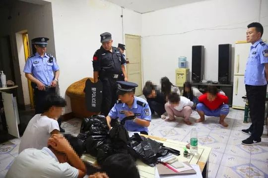 发现在巴州城区居民小区内,潜藏着一个传销团伙,他们打着"天翊化妆品"