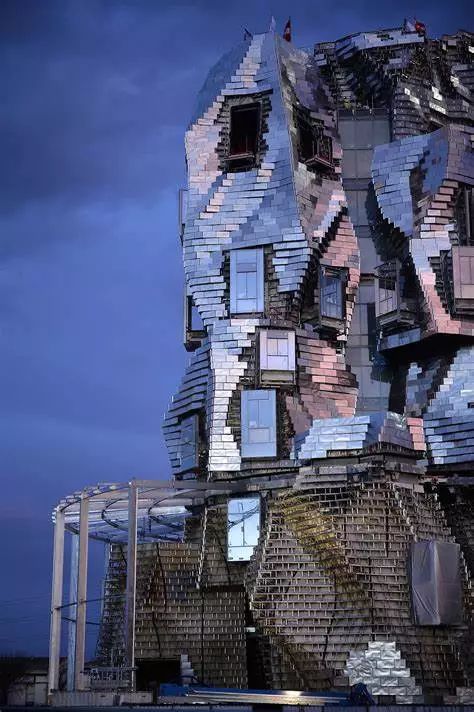 弗兰克盖里5个案例读懂建筑大师解构主义的材料