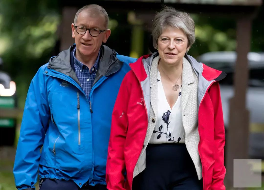 原创英国首相之争无悬念!女王14任首相将走马上任,梅姨终于歇歇了