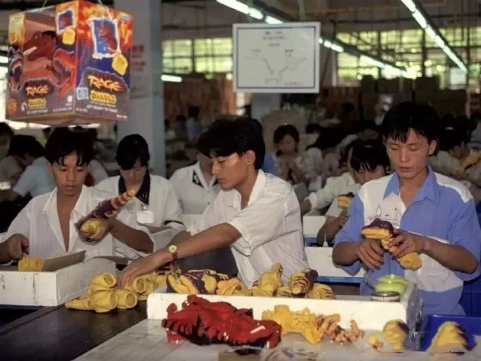90年代深圳的打工者 "来了就是深圳人"