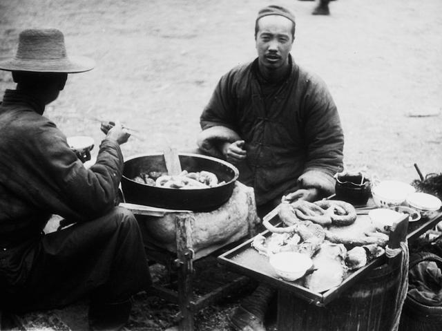 三十年代甘肃夏河，熙熙攘攘寺院市场