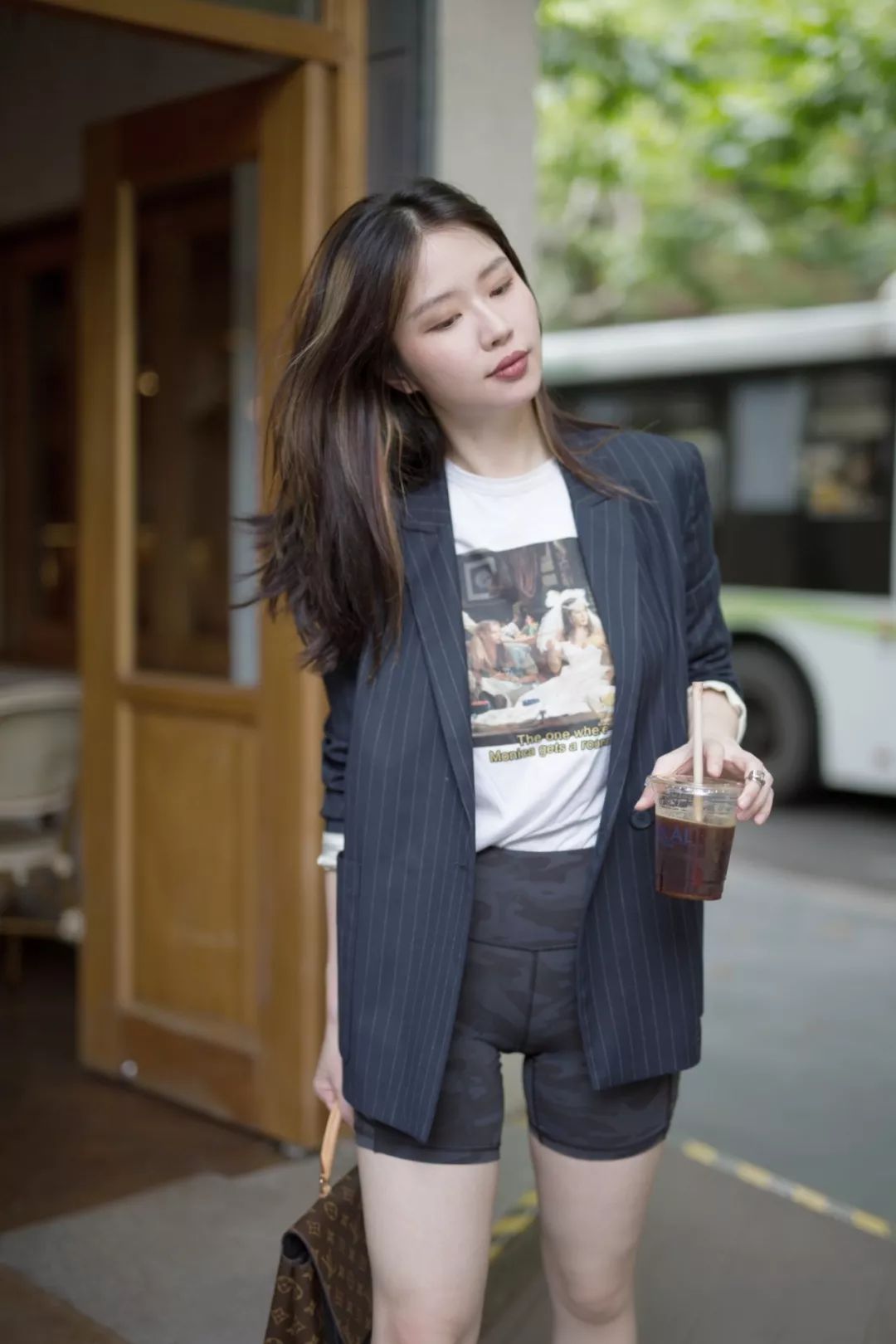 把运动服穿好看,是都市女孩的一道加分题