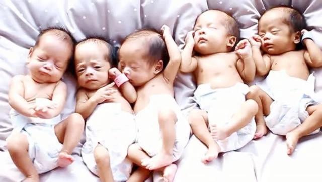25岁孕妈剖腹产下5胞胎，看到性别，宝爸直呼：上辈子债欠太多:6胞胎