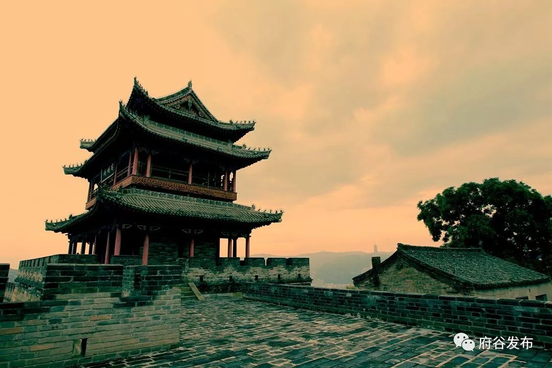 府州古城始建于唐,宋之间,地处秦,晋,蒙三省(区)壤区.