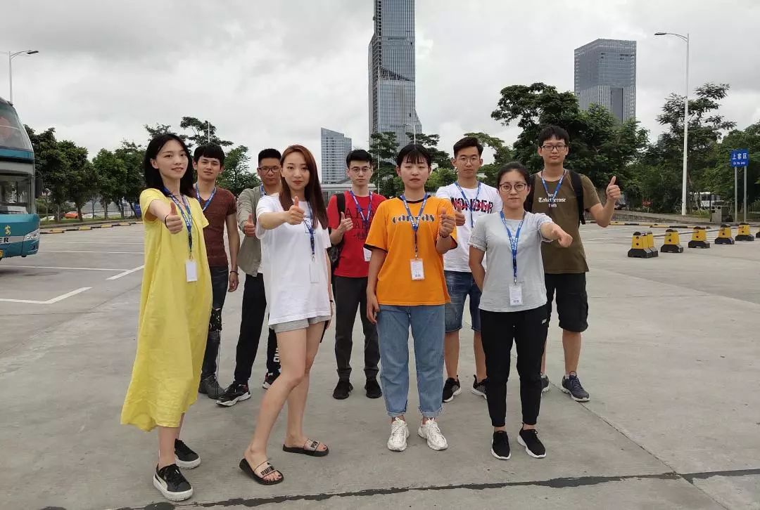 2019年坚朗新人接站最美的约定接的就是你