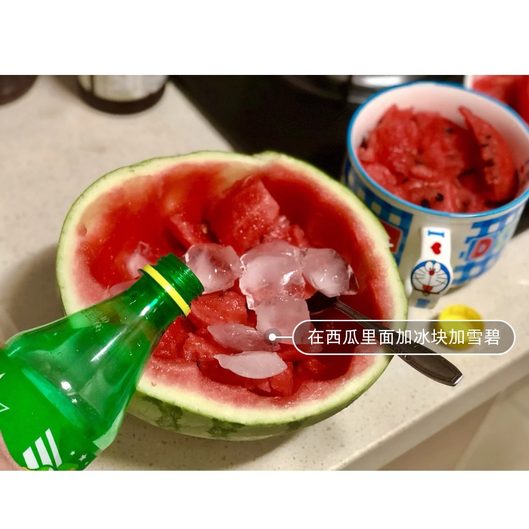 怎样榨汁好喝夏天冰镇西瓜大胃王吃的冰镇西瓜红适合黄皮吗非洲女人