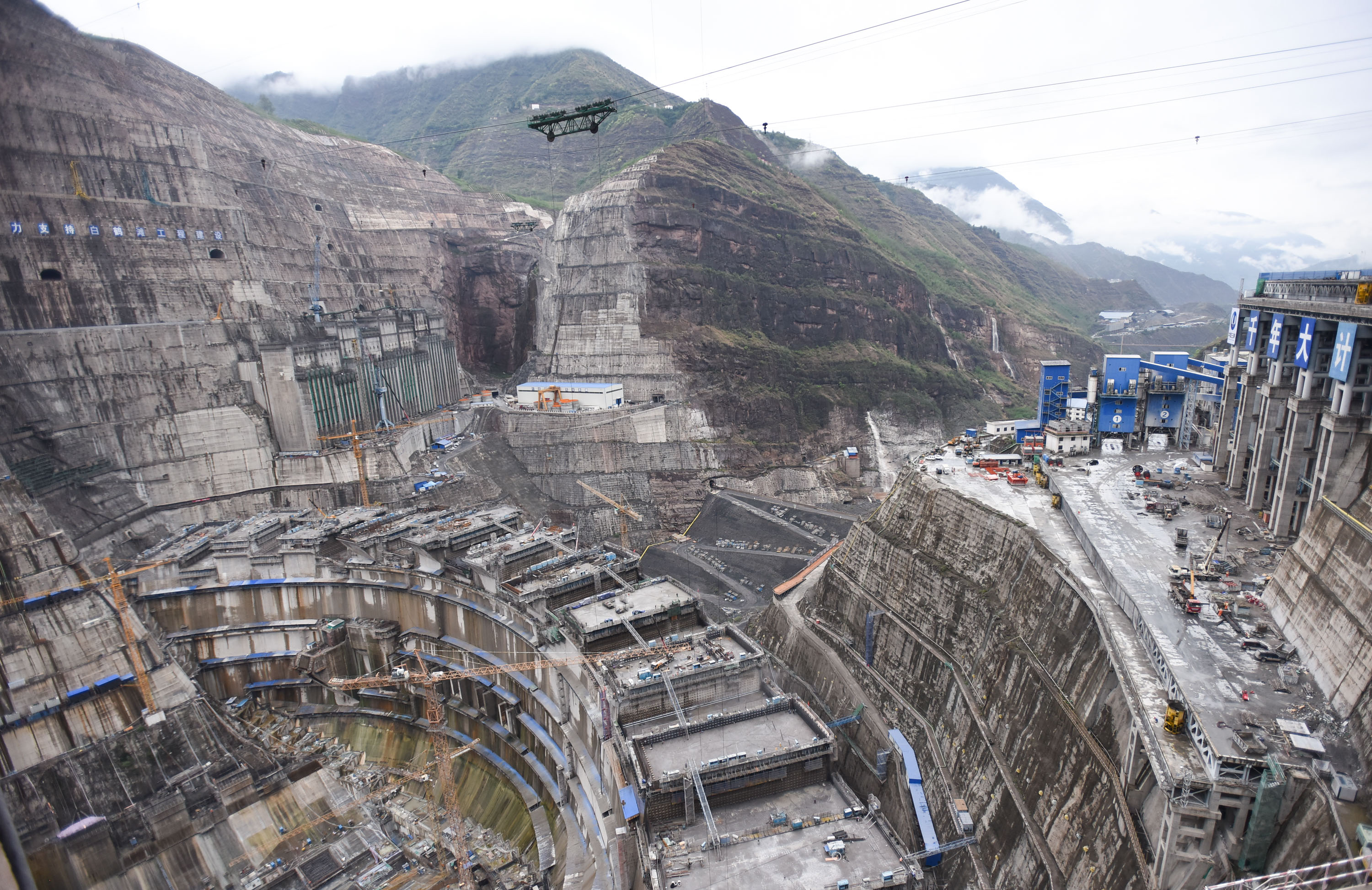 白鹤滩水电站加紧建设