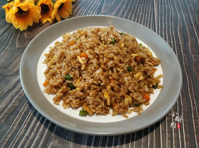 米饭怎么炒才会干 6dabe13d4cb245b1b2ecf8a206fe3422.jpeg
