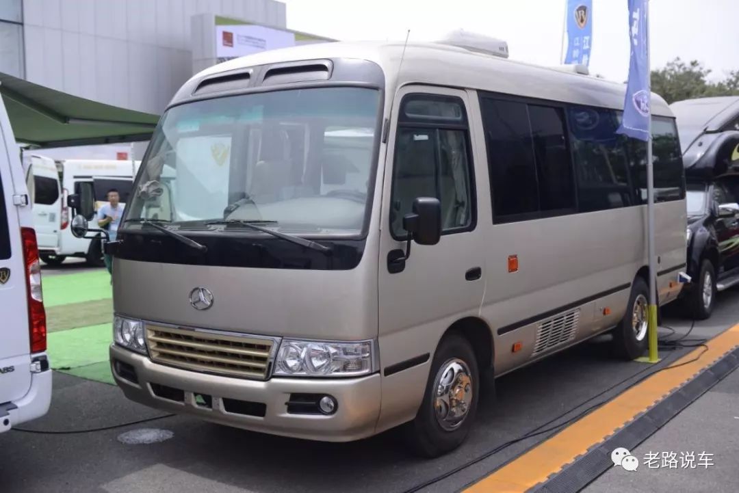 考斯特型房车江铃晶马亮相展会
