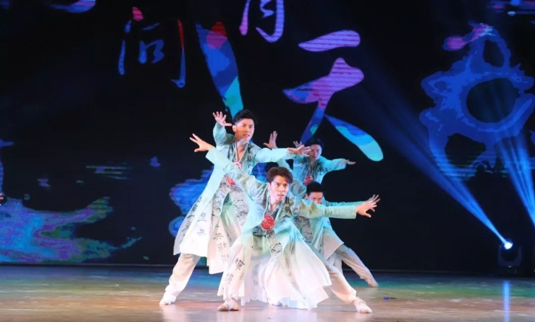 夜梦之舟，与女性群芳共浴的神秘之旅