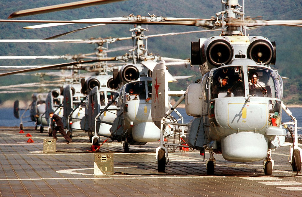 图——1984年,新罗西斯克号航空母舰上的卡-27直升机机队
