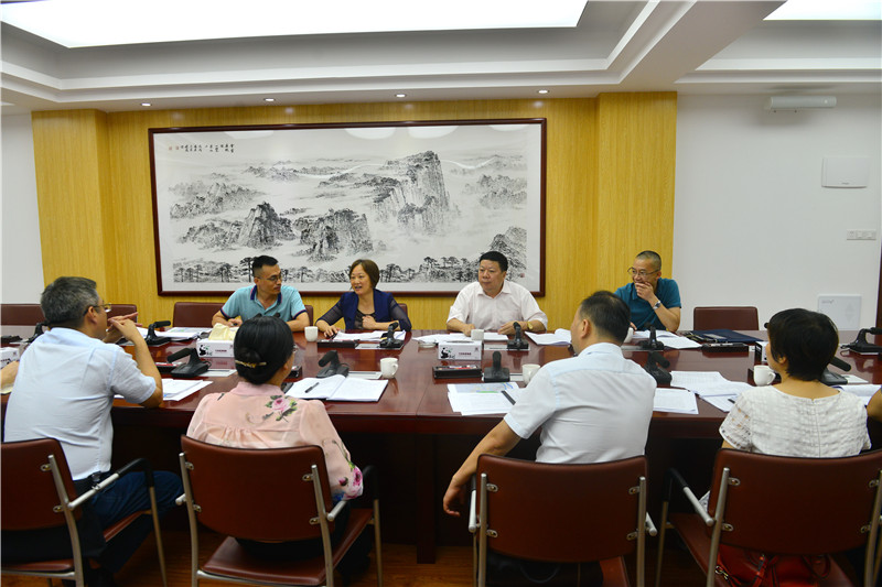 市政府副秘书长卢春燕调研我区基础教育
