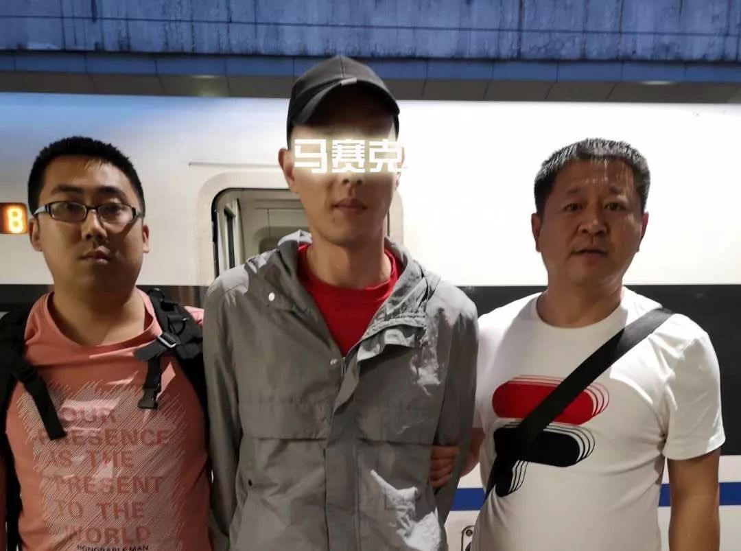 核载19人的客车竟塞了37人 迁西交警查处一起危险驾驶/油价二连降!