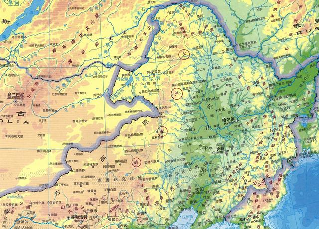 纬度位置位于43°n至53°n之间,从热量带角度来看,属于温带地区的山脉