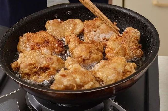 电饭煲鸡腿怎么炸 93d740cd2c7644e39120eccf16d2fe80.jpeg