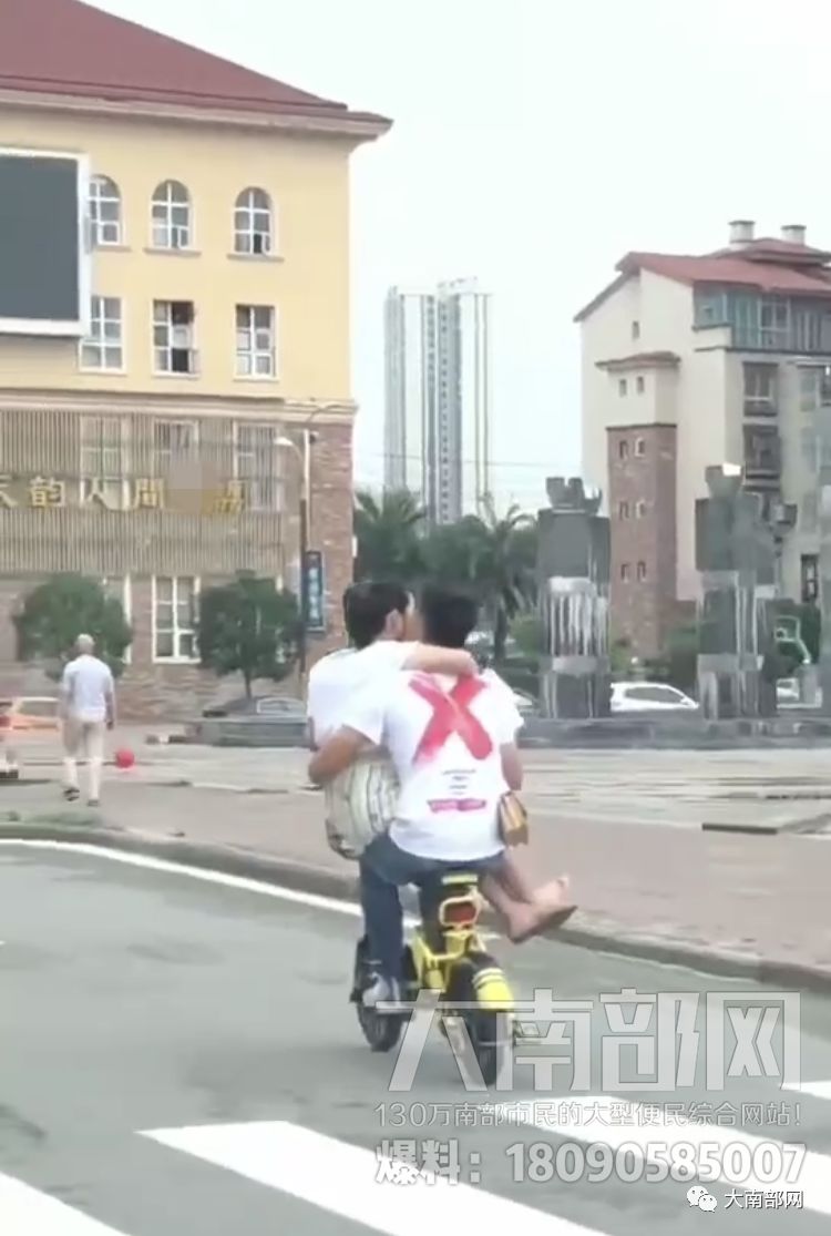 视频南部这对男女在小黄车上做的这事儿看了让人脸红