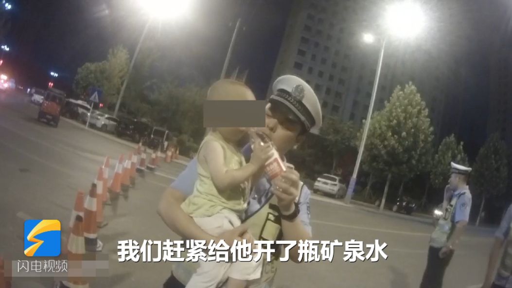                     熊妈妈去看演唱会，把一岁大宝宝锁车内，孩子被救出时嘴唇发紫满身是汗
