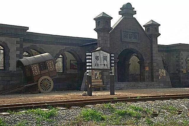 当时搭建的古周村车站场景电视剧拍摄现场如 今牵引设备内燃机化2009