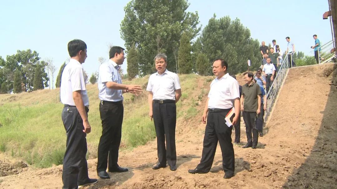 今日关注新乡市委副书记王新军到共产主义渠获嘉河段开展巡河调研