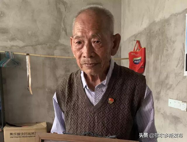 他送八个儿子上战场,一个都没回来…_杨荣显