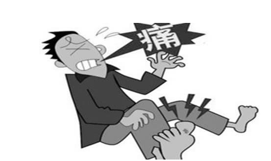 一天10瓶啤酒,29岁小伙在关节处抽出大量白色液体只因尿酸高