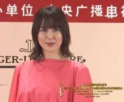 周杰伦陈冠希曾争抢眷恋的天才美少女，如今变大妈了
