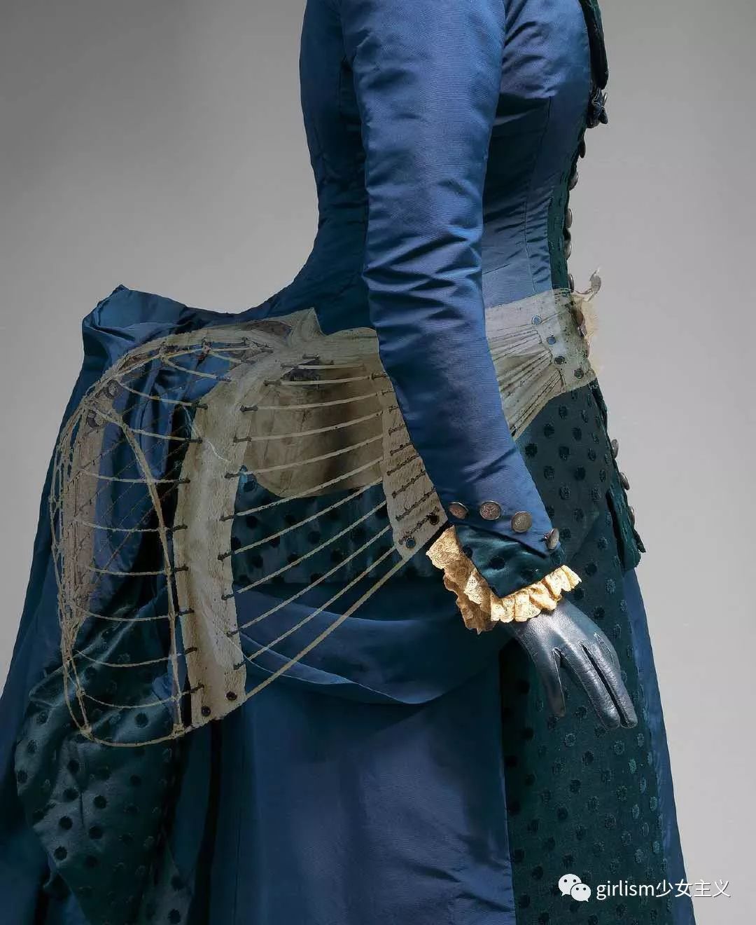 TGIF | 时装史上最贵的礼裙原来长这样