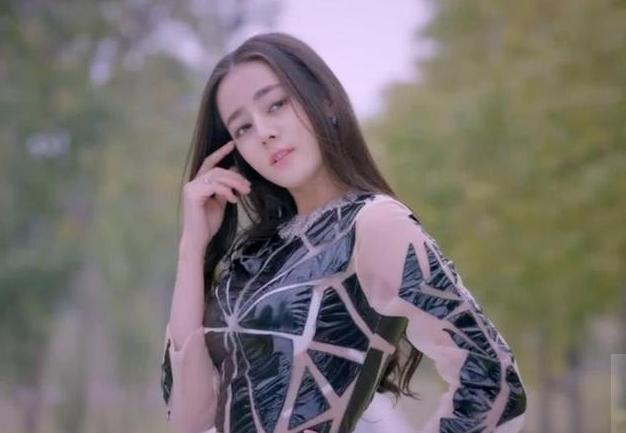 迪丽热巴7个现代角色,最美的是高雯,同意吗?李慧珍也美!