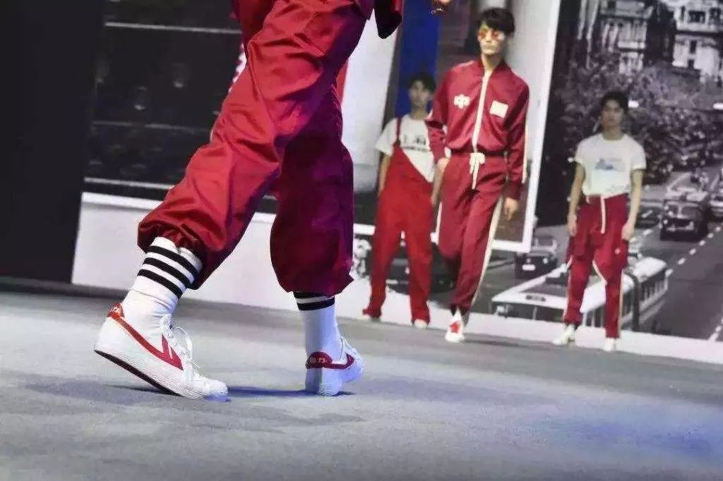 优质游戏鞋 19e0a6318cbe4f6aa0b4372df2dbd80c.jpeg